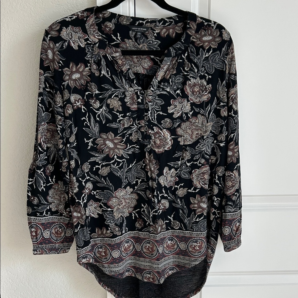 Lucky Brand Black and Cream Paisley Top size M. Like new. Smoke free home.